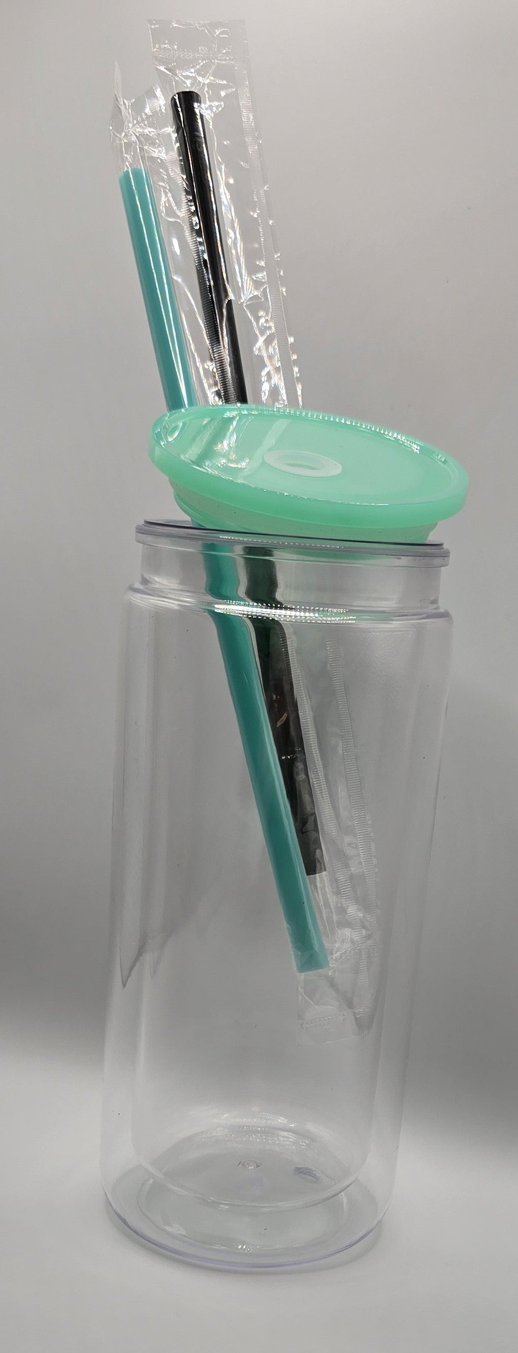 20oz Tumbler with Colored Lid and Straw